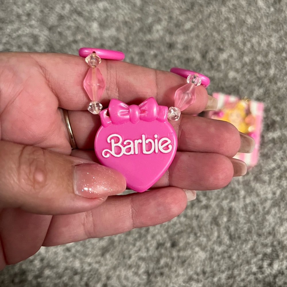 I’m Into Barbie - Necklace, Bracelets and Earrings Set - Picture 4 of 13